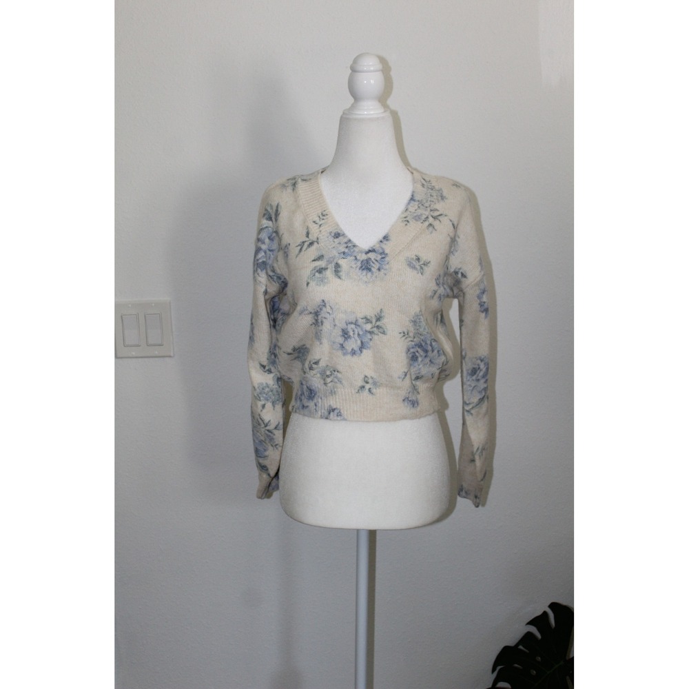 Sincerely Jules Women's Blue Floral V-Neck Cropped Knit Sweater Cream XS